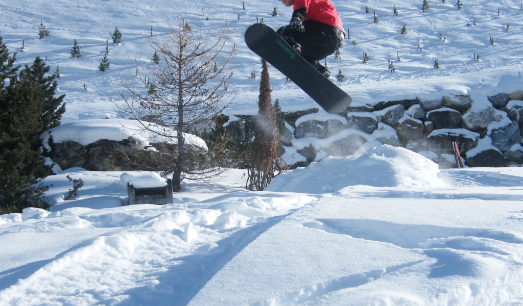 Катание на сноуборде на горнолыжном курорте Тинь, Франция
