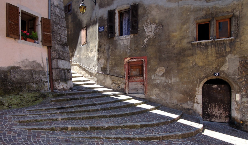 Лестница в городе Аннеси, Франция