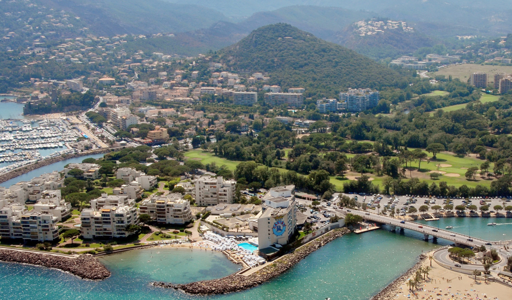 Летний отдых на курорте Манделье ля Напуль, Франция