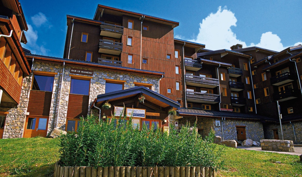 Летний пейзаж на горнолыжном курорте Мерибель, Франция