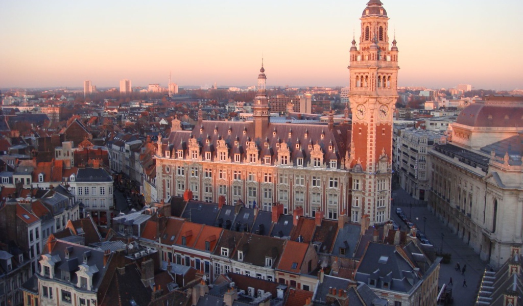 Закат в городе Лилль, Франция