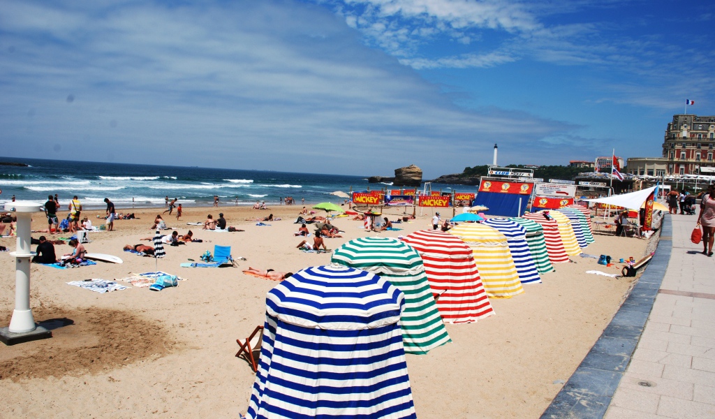 Пляж на курорте Биарриц, Франция