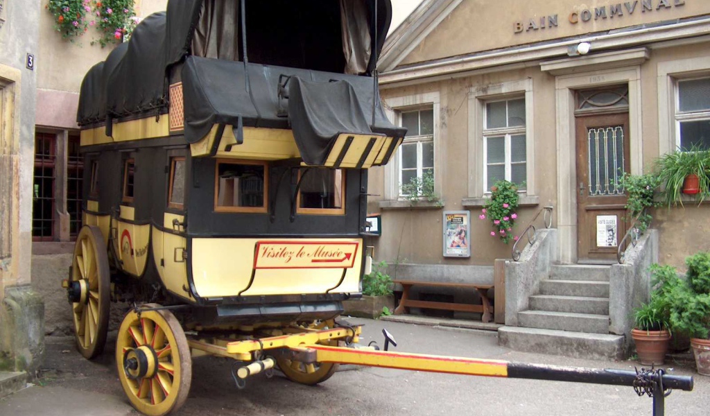 Карета на улице в Эльзасе, Франция