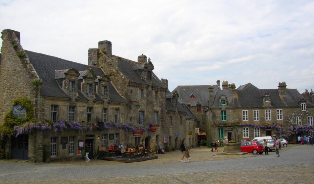 Городская площадь в Бретань, Франция