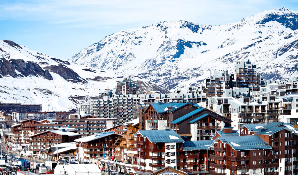 Городские здания на горнолыжном курорте Тинь, Франция