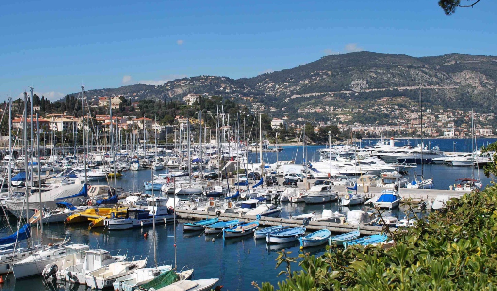 Яхты в порту на курорте Сен-Жан-Кап-Ферра, Франция