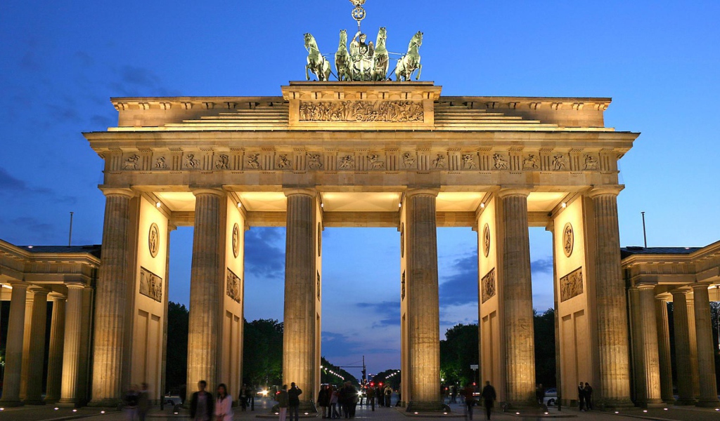Брандербургские ворота в Берлине