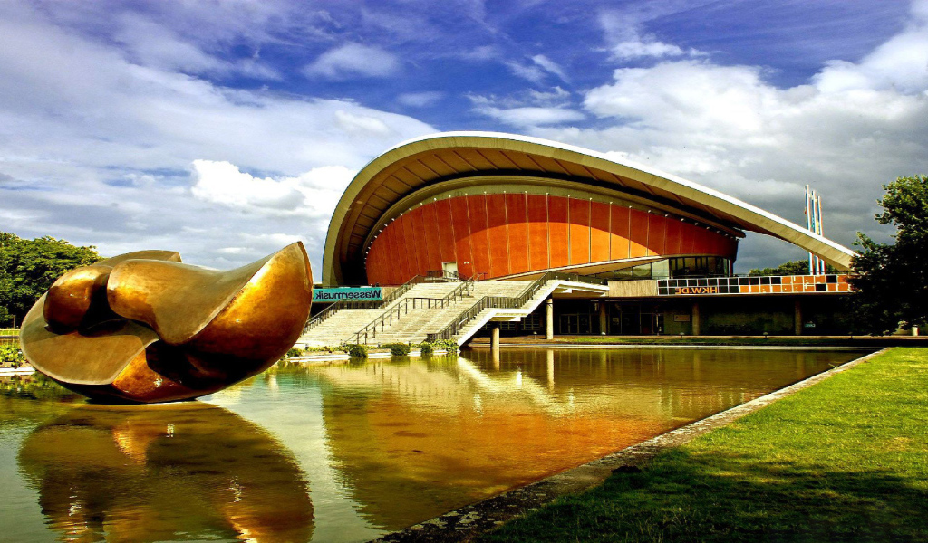 Необычное соооружение в Берлине