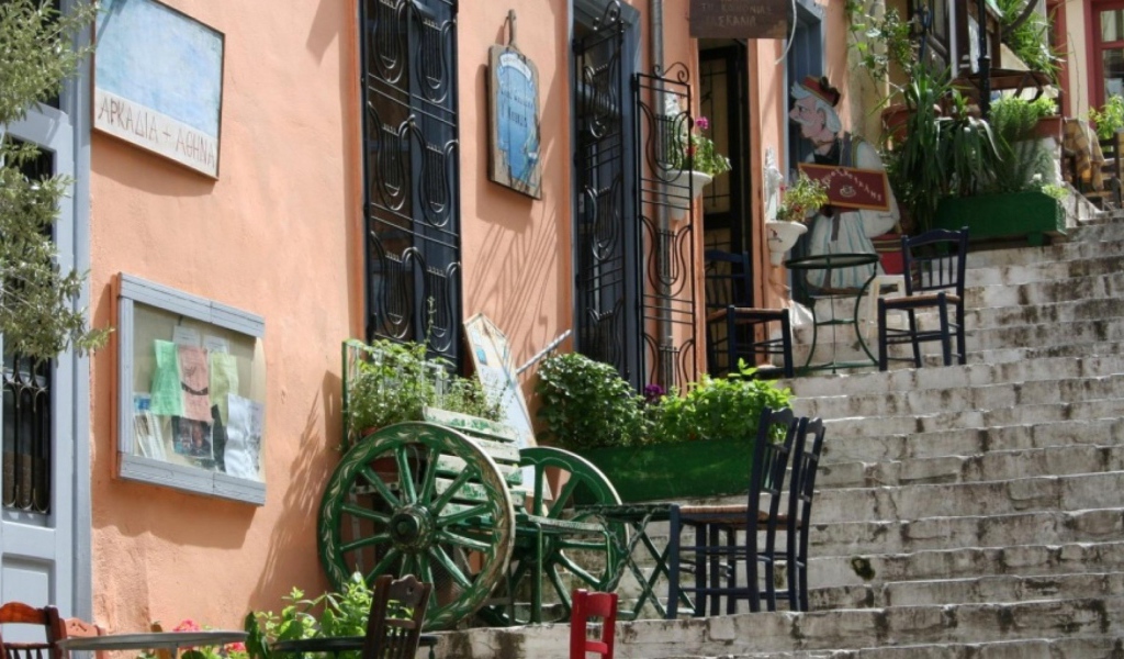 Старинная улочка в Афинах