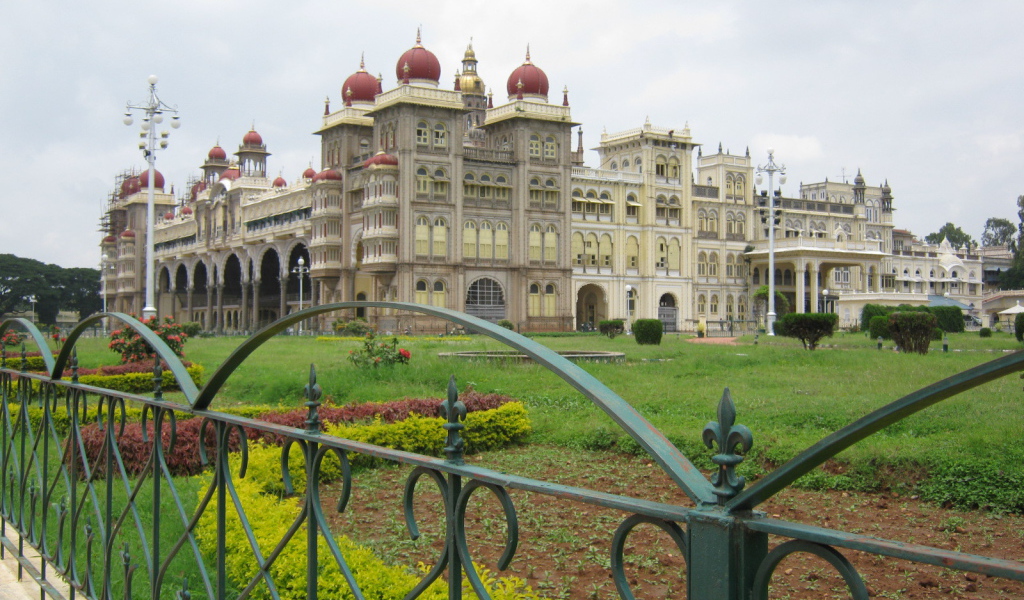 Красивое здание в Бангалоре