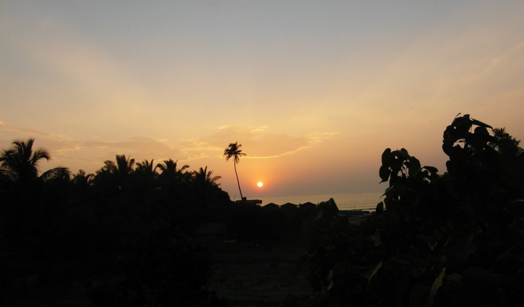 Красивый закат в Арамболе