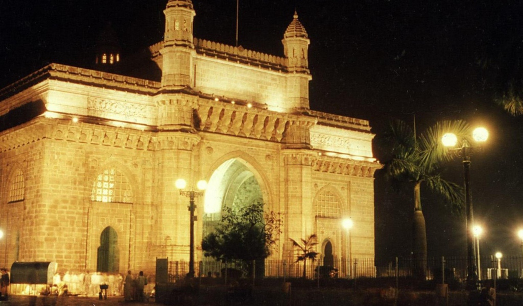 Здание на площади в Мумбае