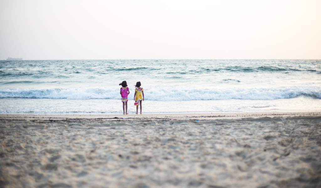 Девочки на пляже в Гоа
