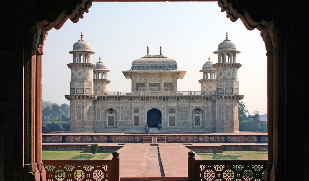 Памятник Итимад-Уд-Даула в Агре