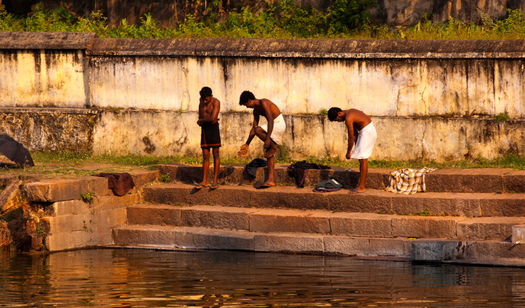 Жители Варкалы собираются искупаться