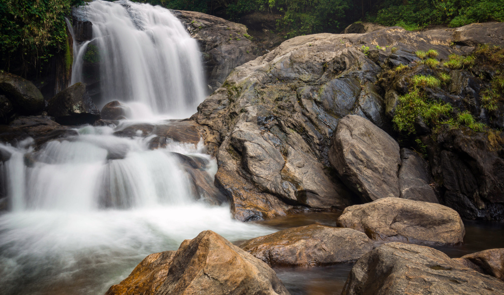 Маленькие водопады в Индии