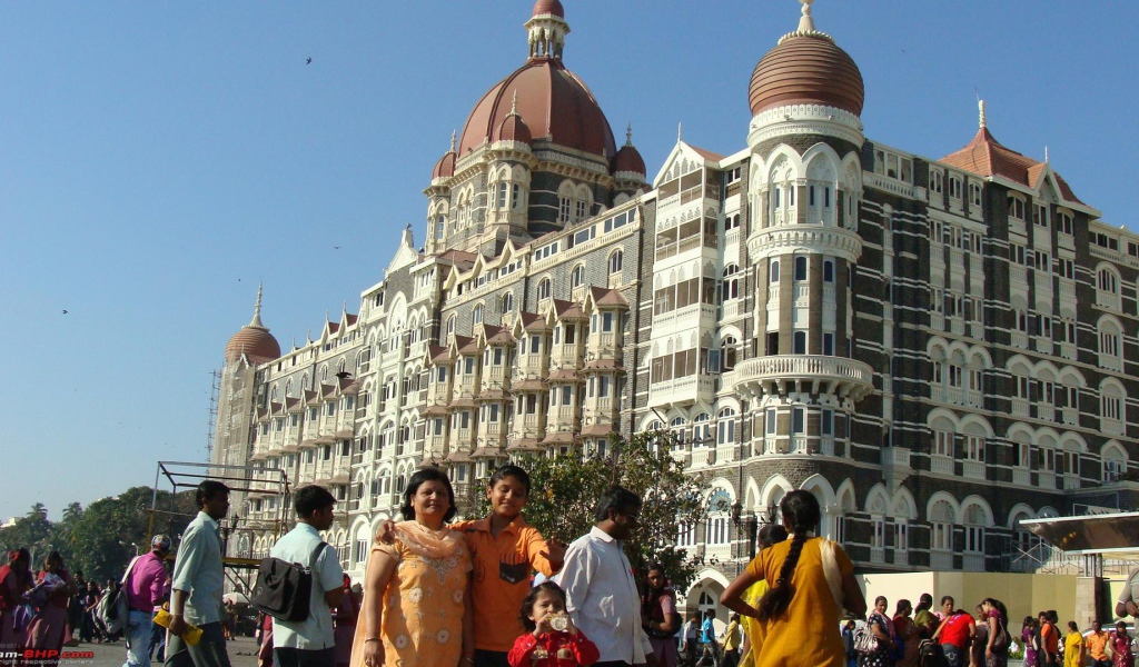 Уличная суета в Мумбае