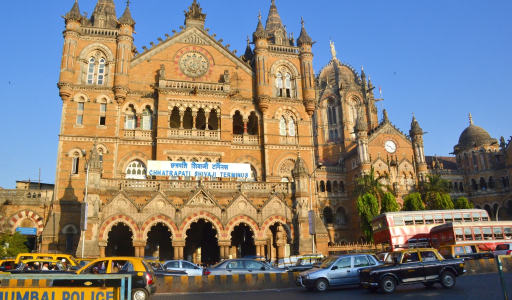 Уличная суета в Мумбай