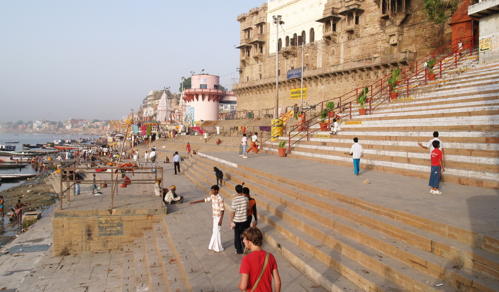 Турист на улице в Варанаси