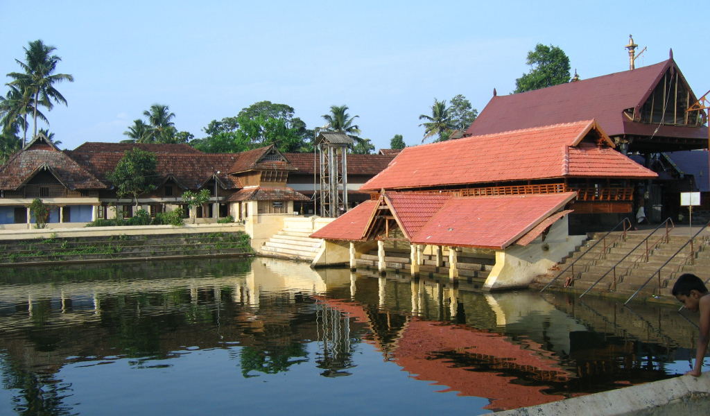 Прогулка по улицам Алапужи