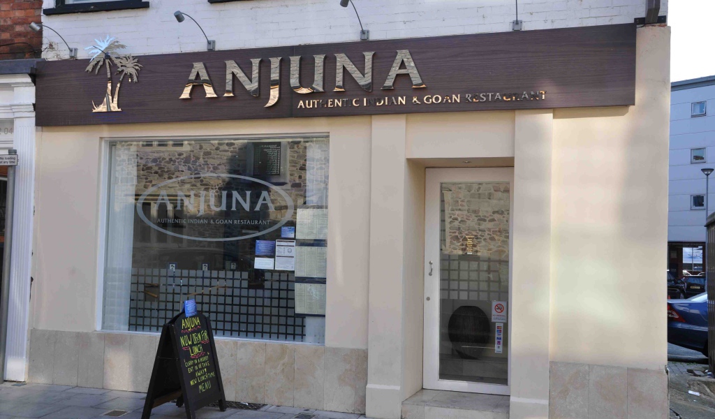 Прогулка по улицам Анджуны