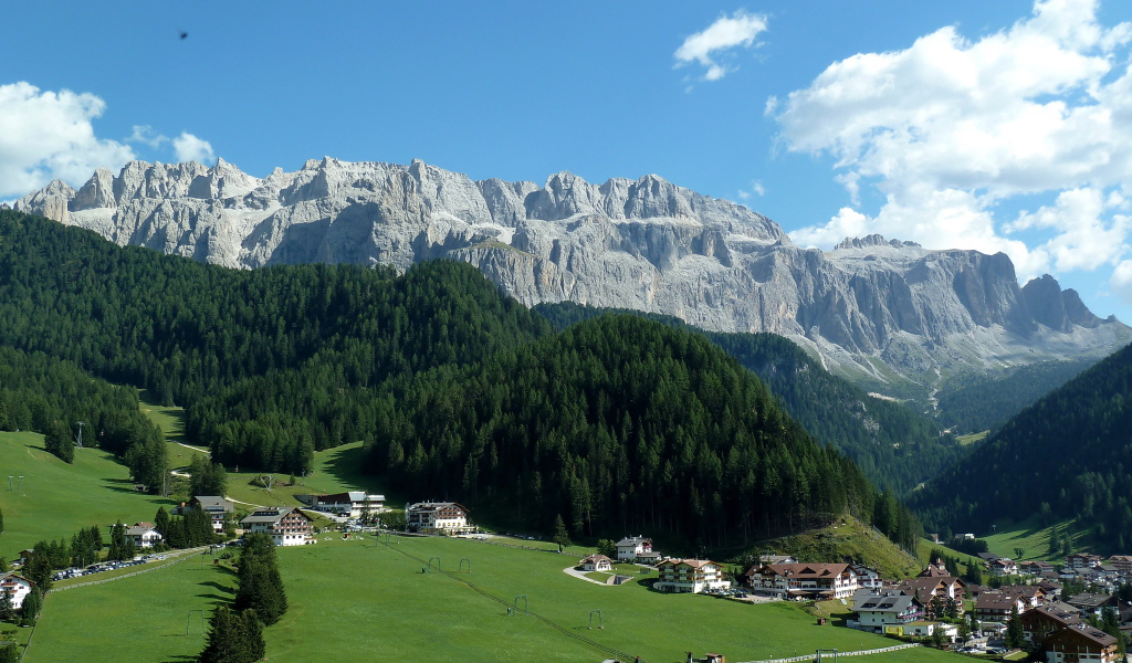 Альпы на горнолыжном курорте Валь Гардена, Италия