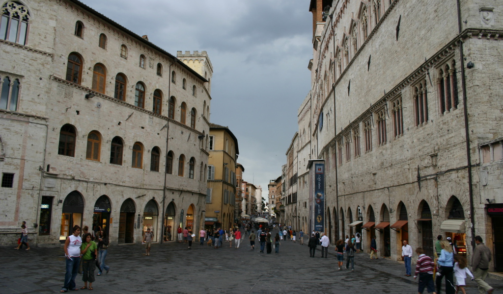 Древняя улица в Перудже, Италия