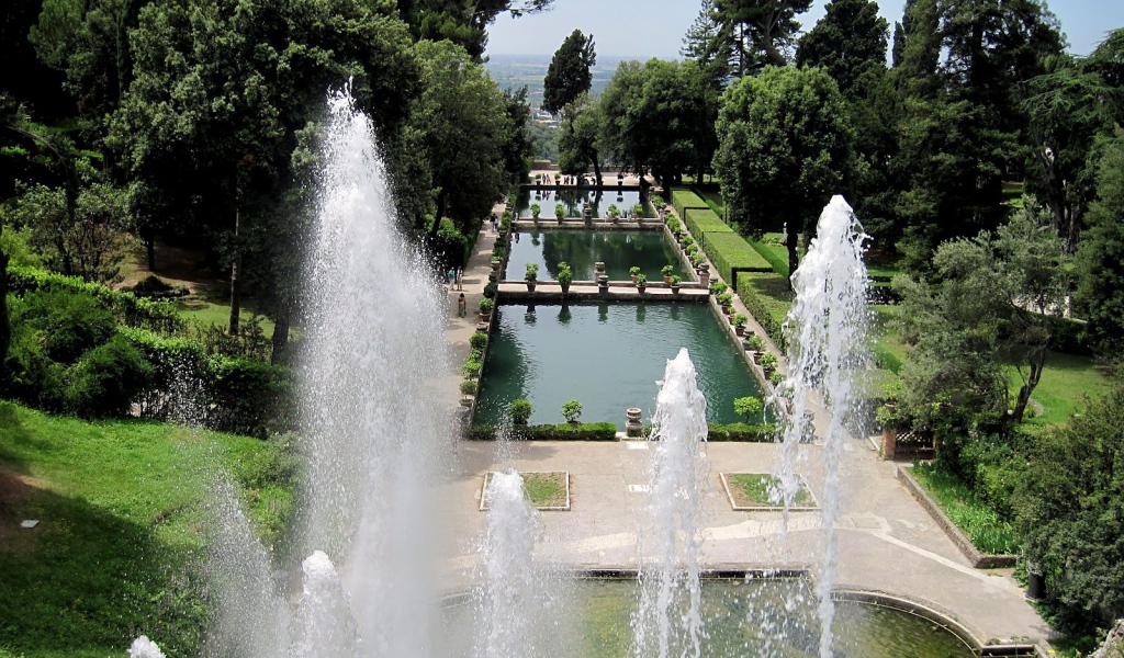 Искусственные озера в Тиволи, Италия