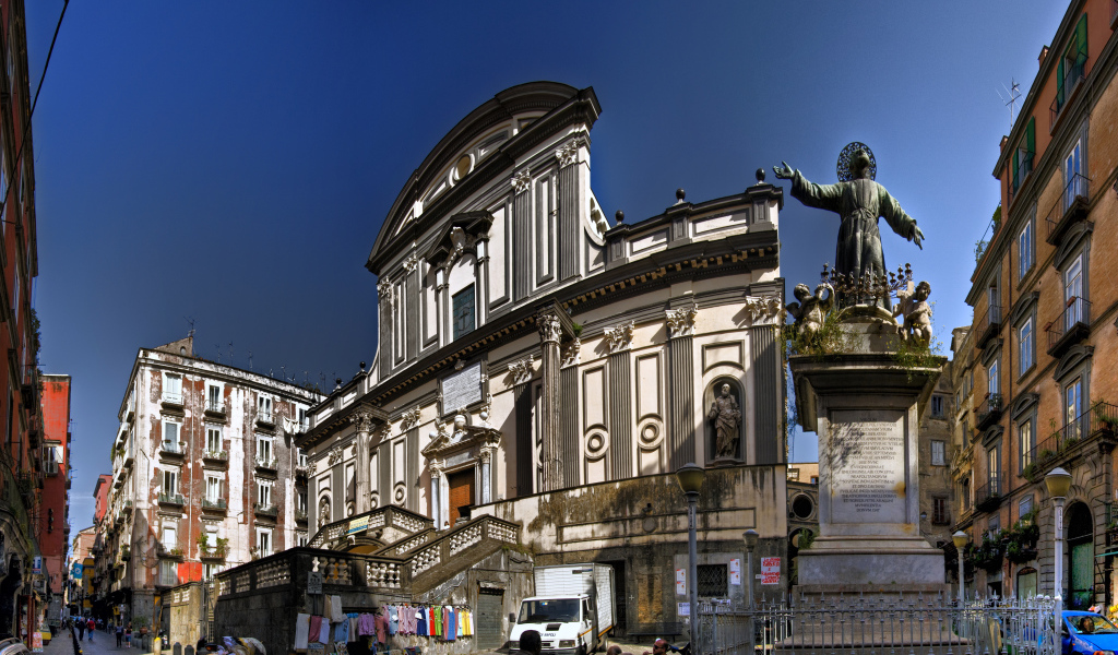 Базилика ди Сан Паоло в Неаполе, Италия