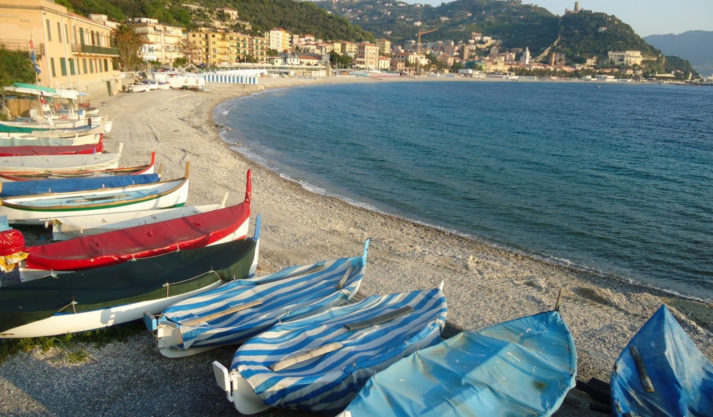 Залив на курорте Ноли, Италия