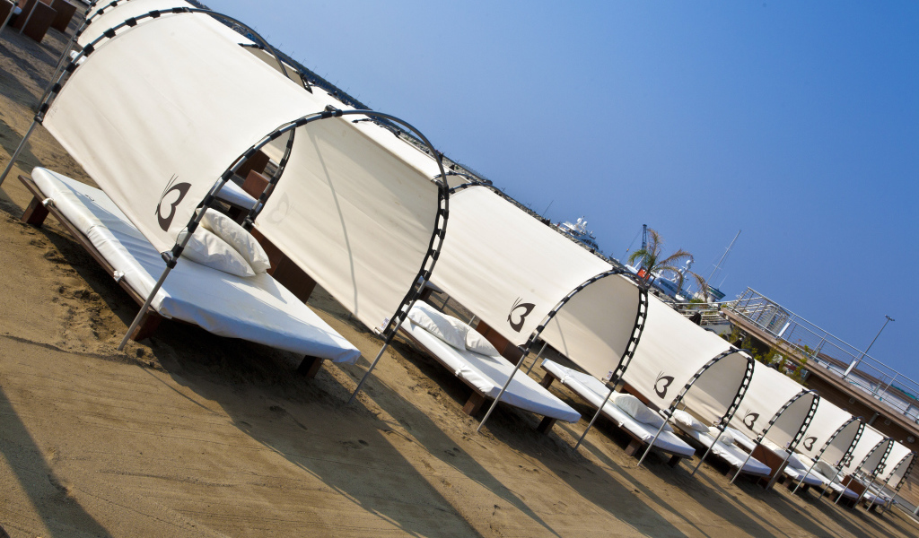 Пляж в Лоано, Италия