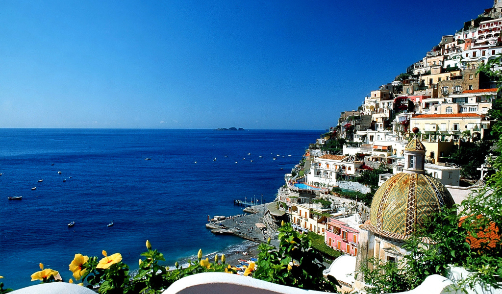 Голубая лагуна на курорте Позитано, Италия