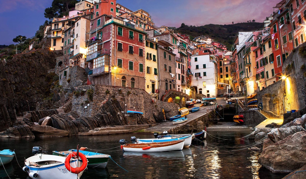 Лодки у причала в Лигурии, Италия