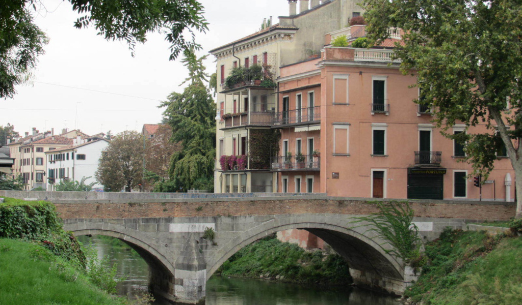 Мост через реку в Падуе, Италия