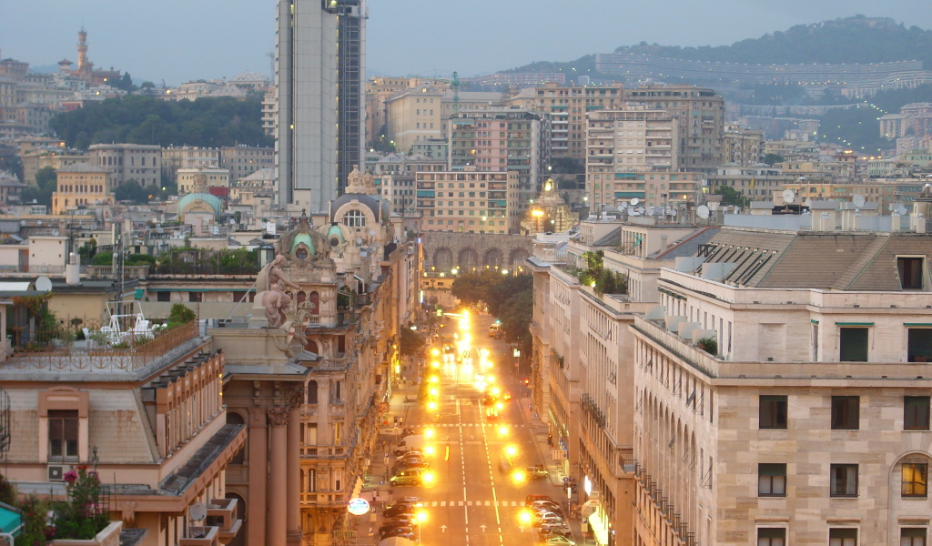 Оживленная улица в Лигурии, Италия