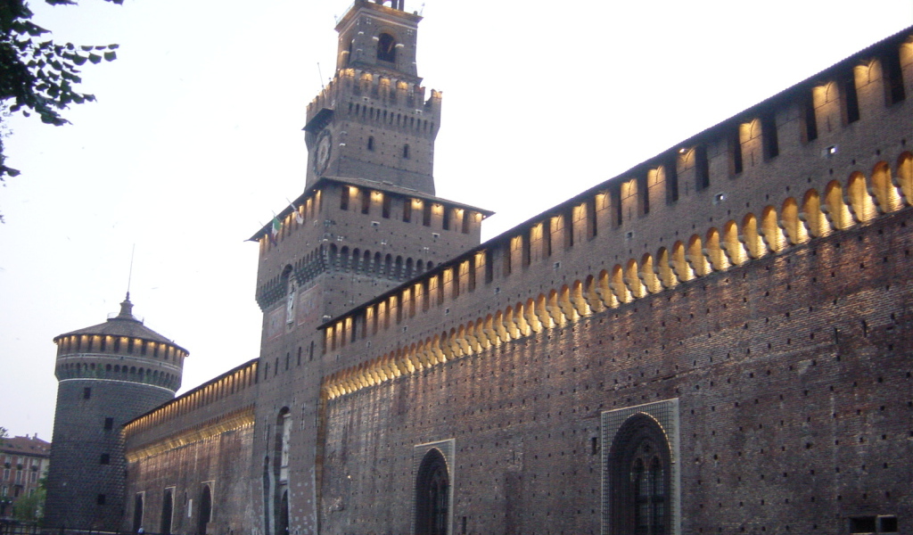 Кастелло Сфорцеско в Милане, Италия