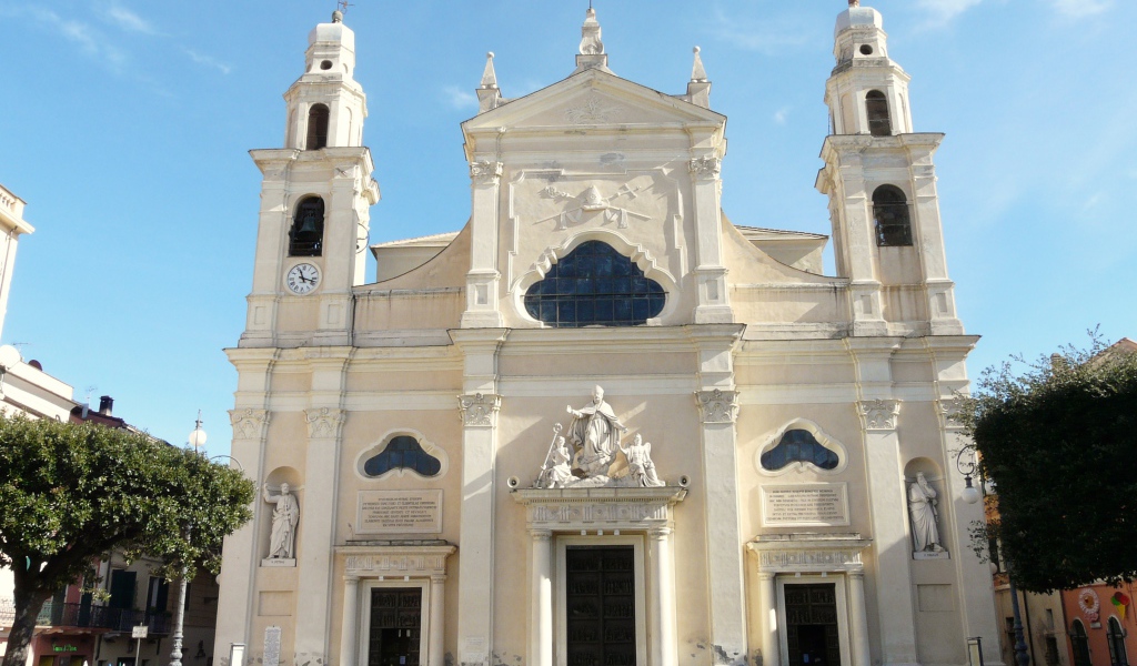 Собор на курорте в Пьетра Лигуре, Италия