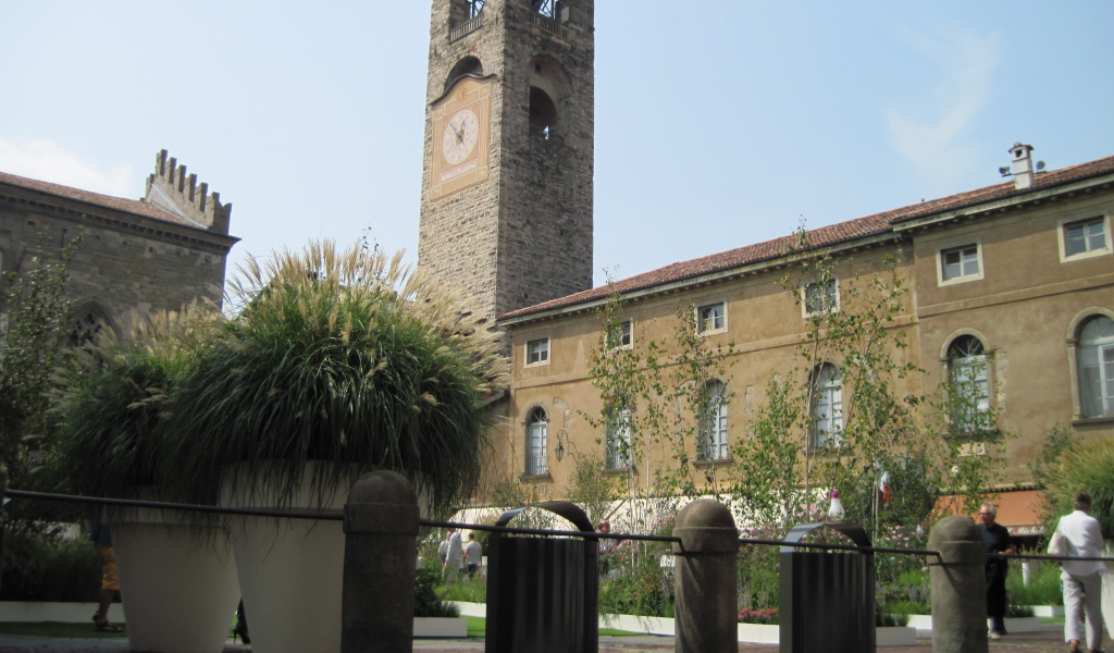 Башня с часами в Бергамо, Италия