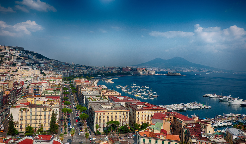 Прибрежные улицы в Неаполе, Италия