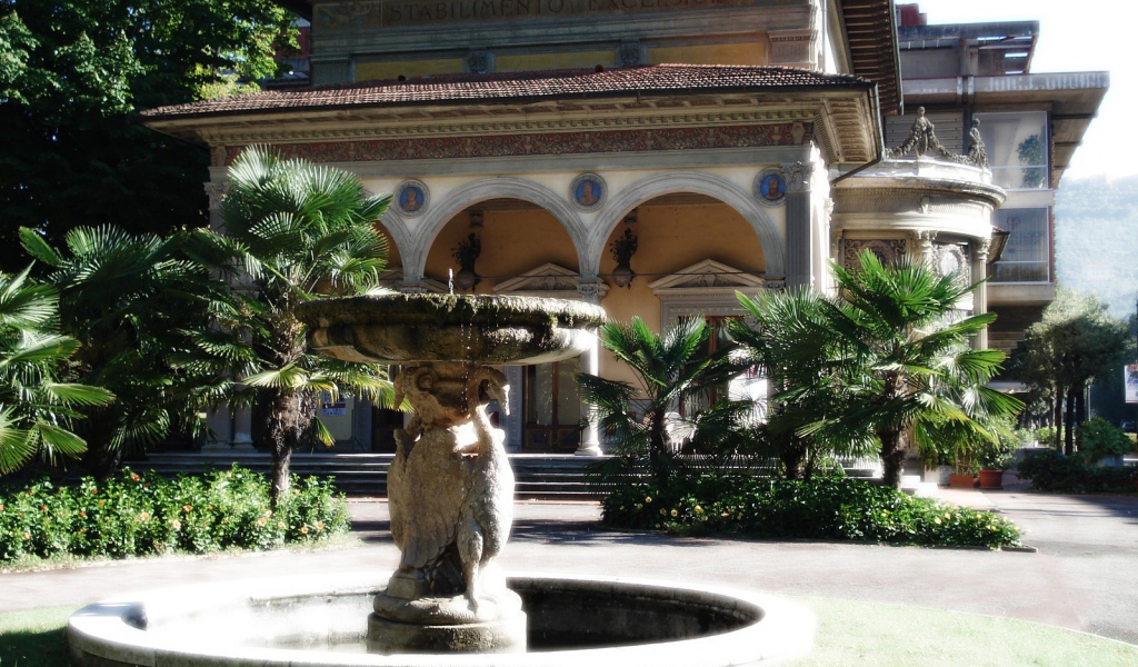 Фонтан на курорте в Монтекатини Терме, Италия