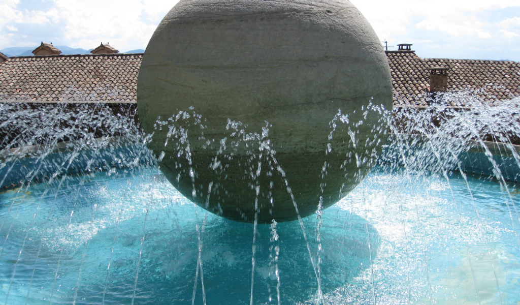 Фонтан в Сан Марино, Италия