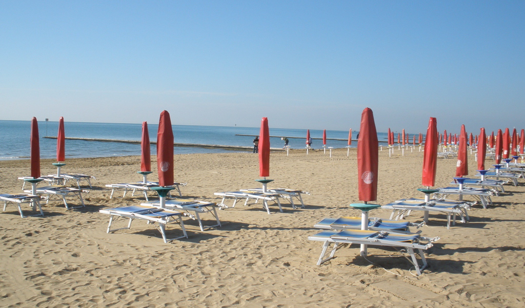 Золотой пляж на курорте Лидо ди Езоло, Италия