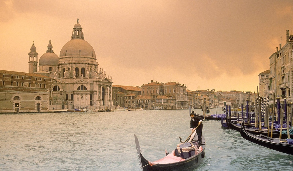 Гондольер в Венеции, Италия