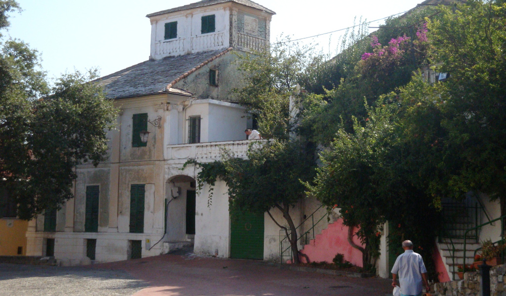 Старинное здание на курорте Сан Бартоломео Аль Маре, Италия