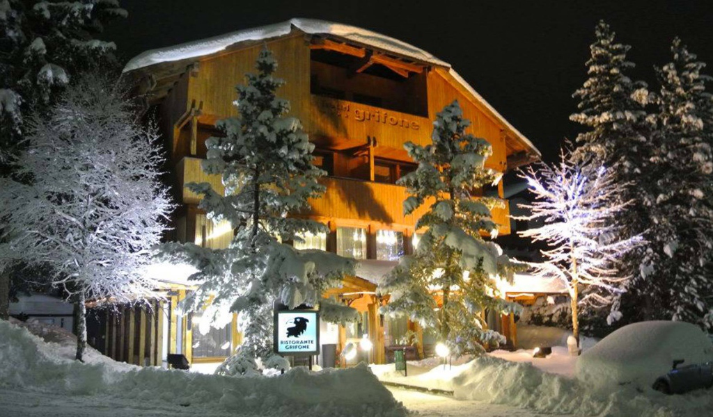Отель Грифон на горнолыжном курорте Мадонна ди Кампильо, Италия