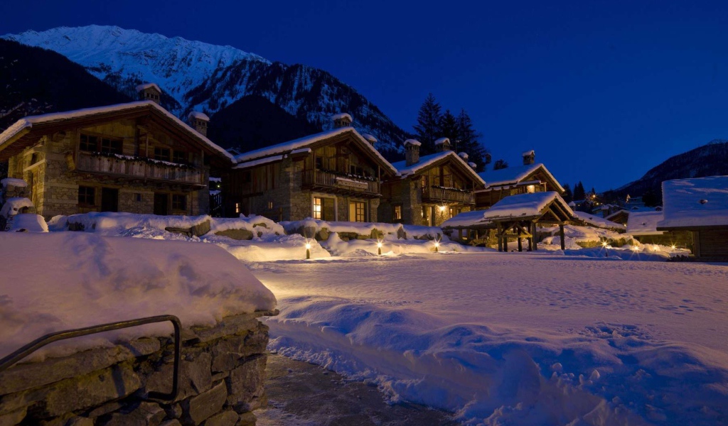 Гостиница на горнолыжном курорте Курмайор, Италия