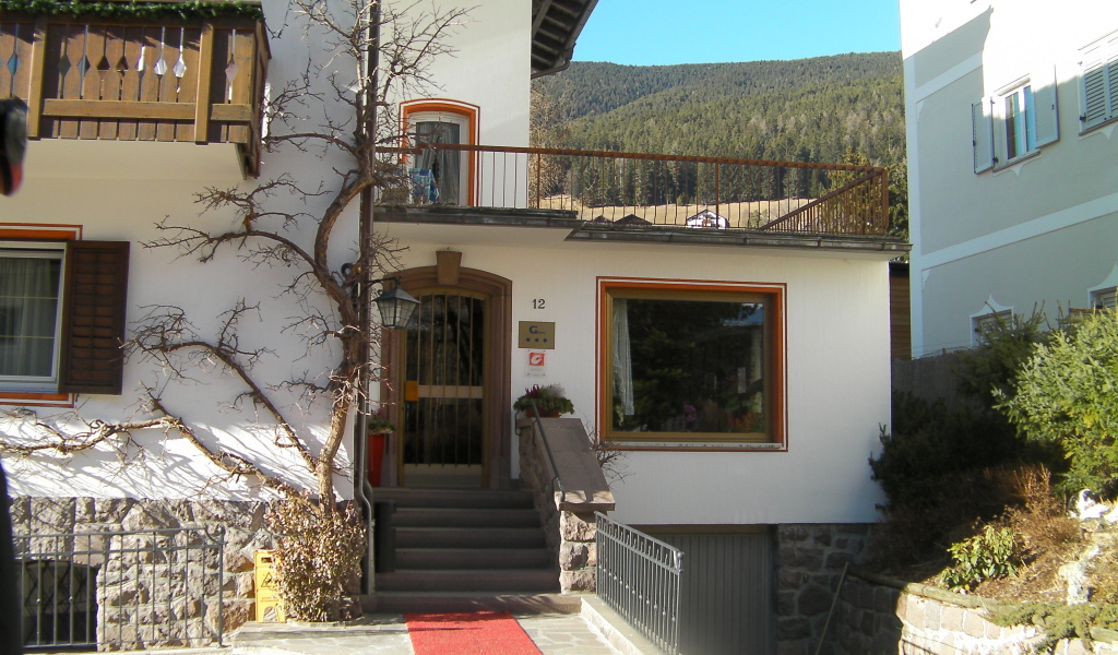 Гостиница на горнолыжном курорте Валь Гардена, Италия