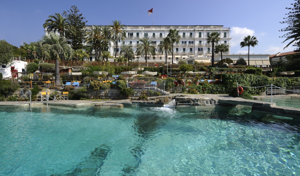 Гостиница на побережье в Сан Ремо, Италия