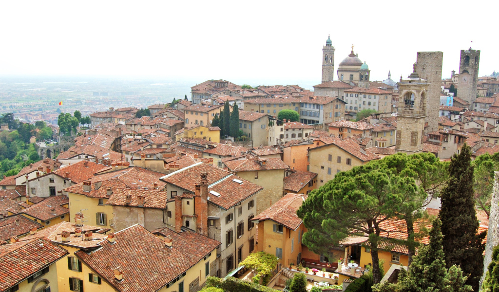 Дома на горе в Бергамо, Италия