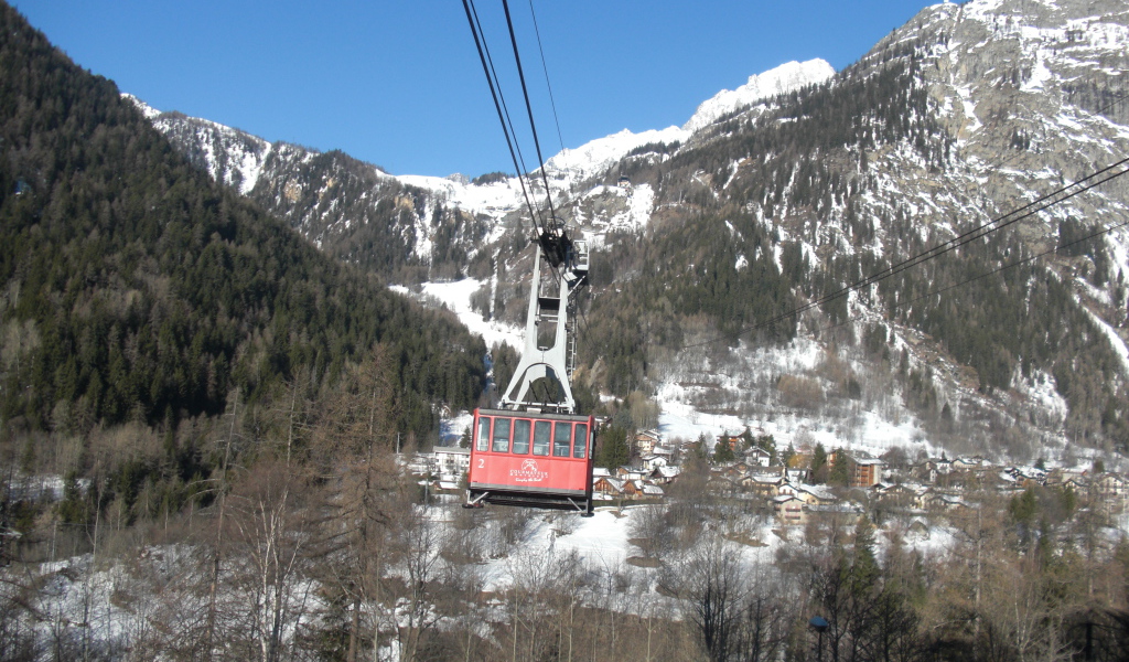 Подъемник на горнолыжном курорте Курмайор, Италия